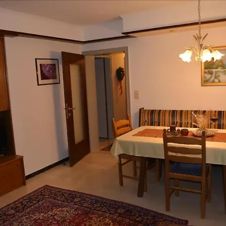 Annelies Apartment Tux